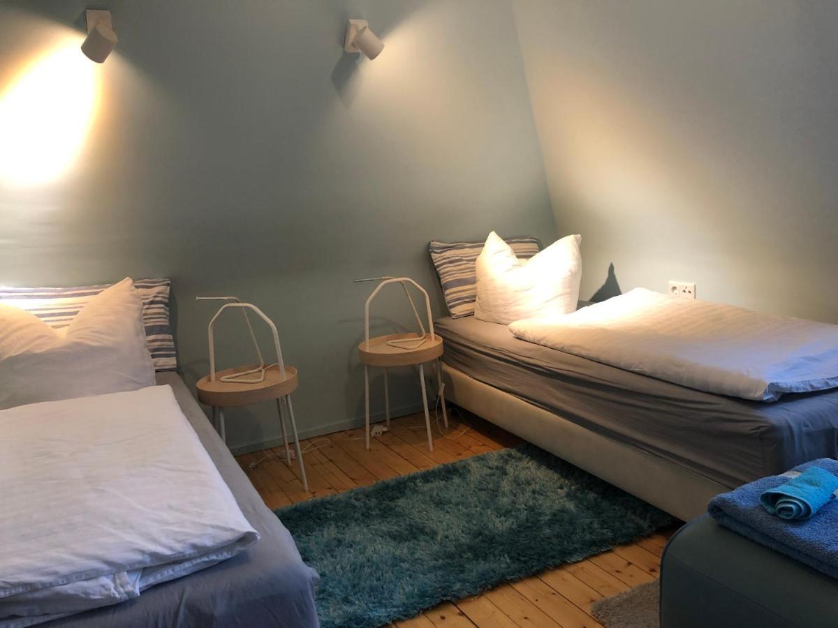 Blaues Zimmer Mit Grossem Balkon, Bad Ist Ein Traum, 50 Schritte Zum Radweg Am Main,Ideal For Short Stay Mainstockheim Ngoại thất bức ảnh