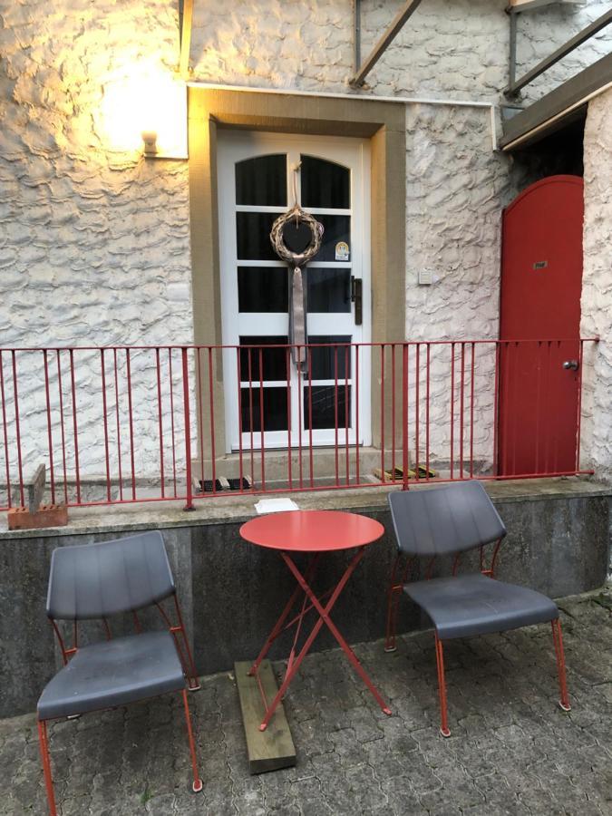 Blaues Zimmer Mit Grossem Balkon, Bad Ist Ein Traum, 50 Schritte Zum Radweg Am Main,Ideal For Short Stay Mainstockheim Ngoại thất bức ảnh