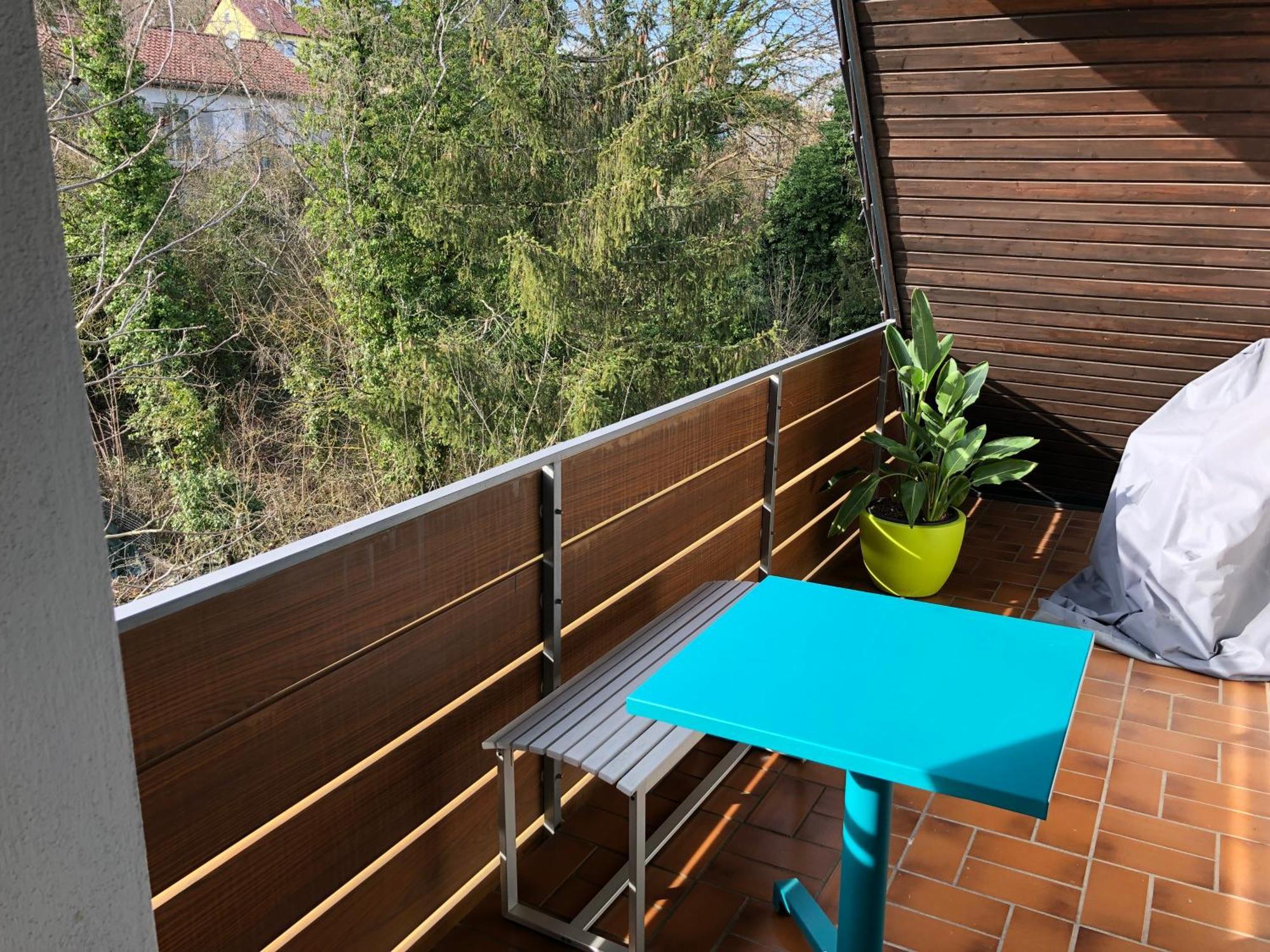 Blaues Zimmer Mit Grossem Balkon, Bad Ist Ein Traum, 50 Schritte Zum Radweg Am Main,Ideal For Short Stay Mainstockheim Ngoại thất bức ảnh