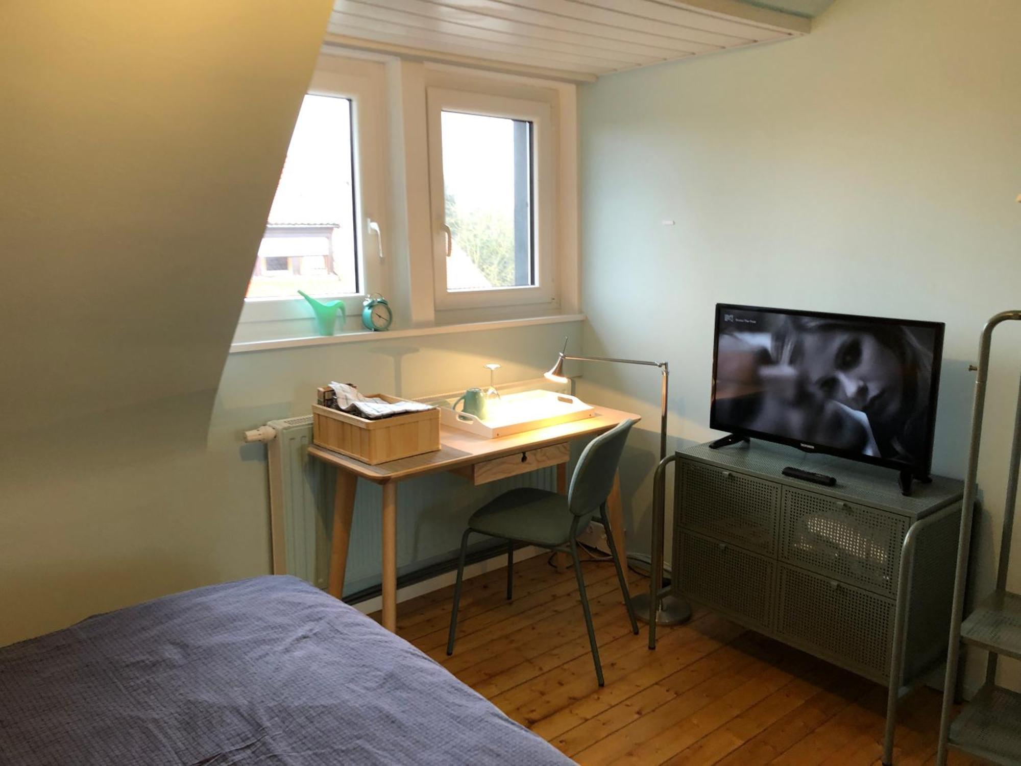 Blaues Zimmer Mit Grossem Balkon, Bad Ist Ein Traum, 50 Schritte Zum Radweg Am Main,Ideal For Short Stay Mainstockheim Ngoại thất bức ảnh